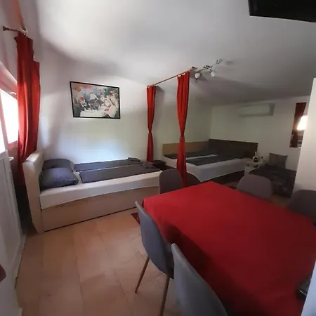 Lelle Lelke Apartmanhaz *