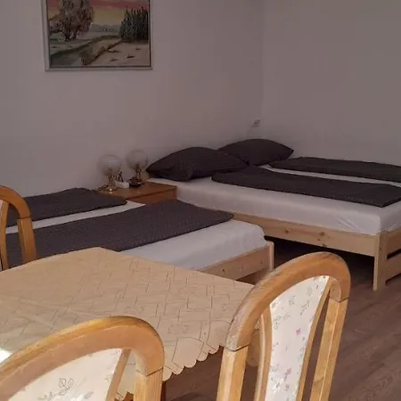 דירה Lelle Lelke Apartmanhaz בלטונללה