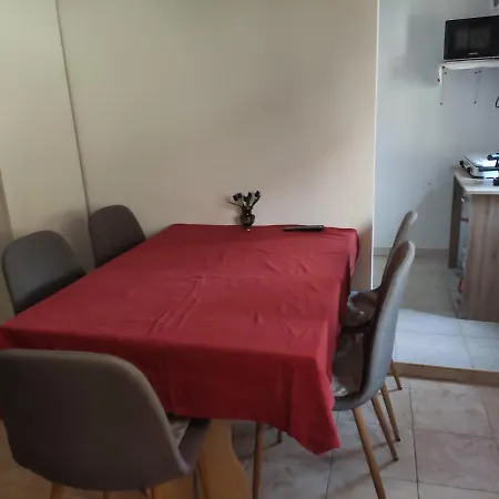 דירה Lelle Lelke Apartmanhaz *
