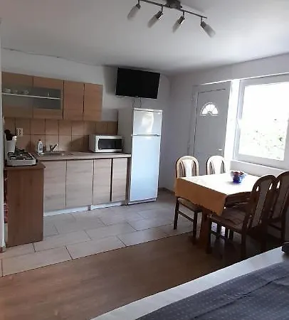Lelle Lelke Apartmanhaz *